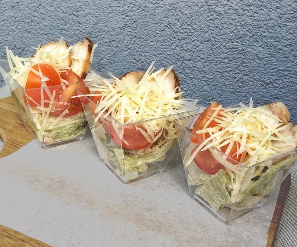 Салат Цезарь (в стаканчике)