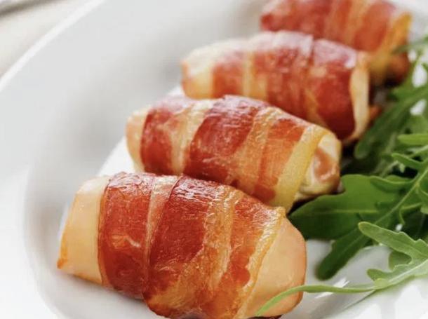 Куриные рулетики в беконе