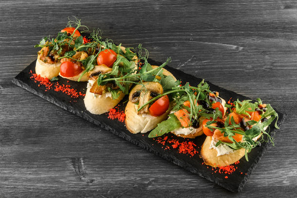 Ассорти из брускетт