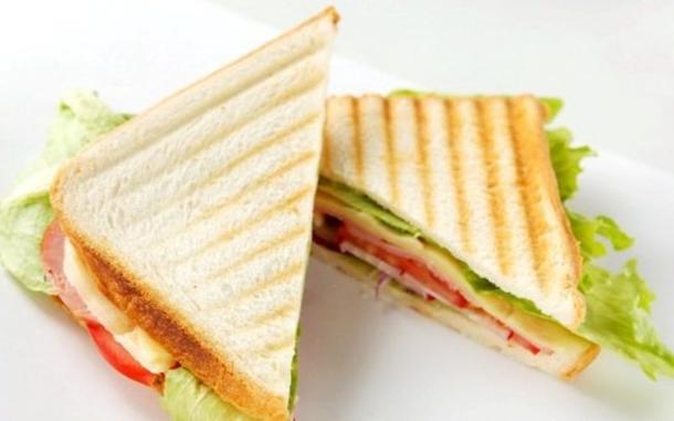 Сендвич с ветчиной и сыром двойной