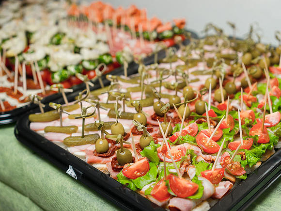 Вкуснейший фуршетный сет с горячими закусками на 35-40 персон в Липецке