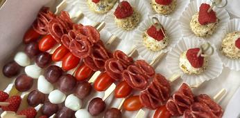 Доставка блюд и напитков на 12 персон